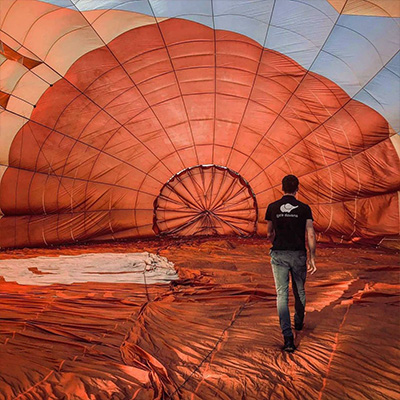 Oro baliono pilotas baliono viduje
