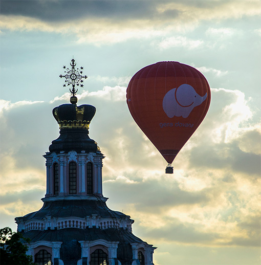 Kodėl oro balionu kylama tik ryte ir vakare?