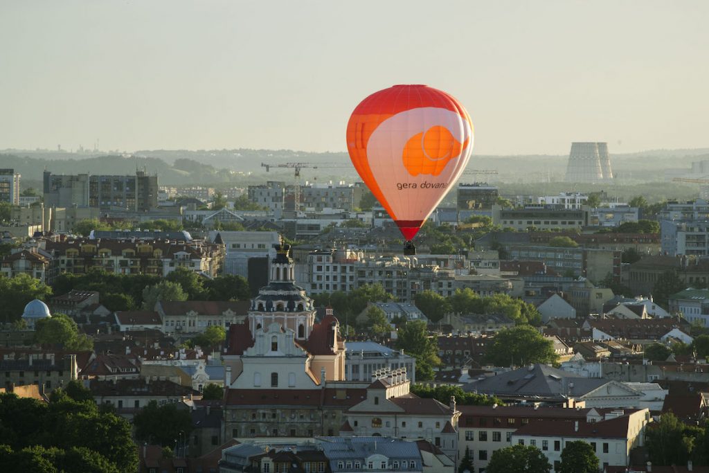 skrydis oro balionu virš Vilniaus